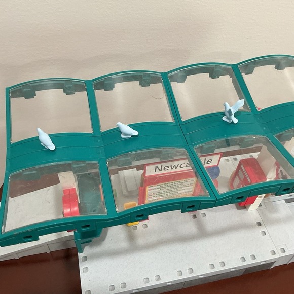 VTG Playmobil 4382 Double Platform Train Station - Newcastle - With Figures - Picture 9 of 9